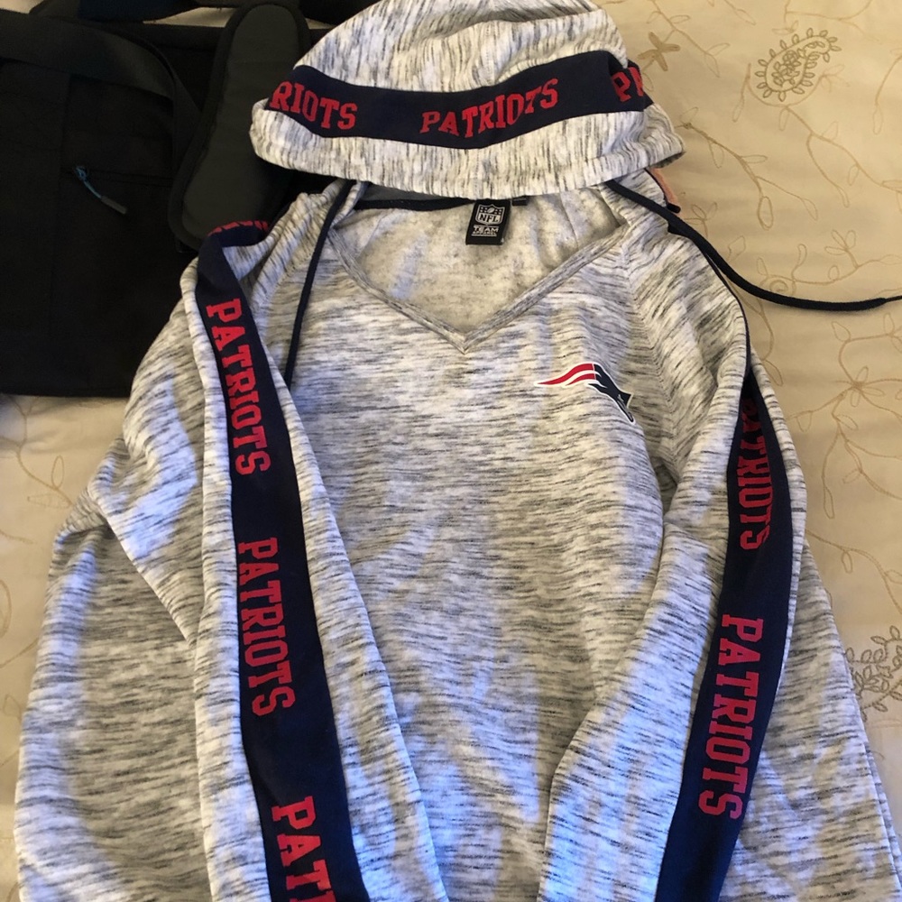 NFL patriots XL women’s v-neck hoodie